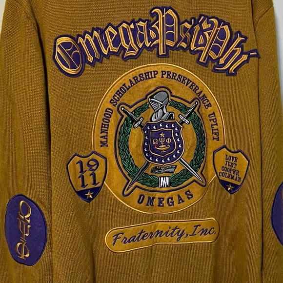 This is a nice gently use omega fraternity sweater. Size is 2X. - Picture 3 of 3